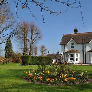 Lodge Hookwood London Gatwick, Horley