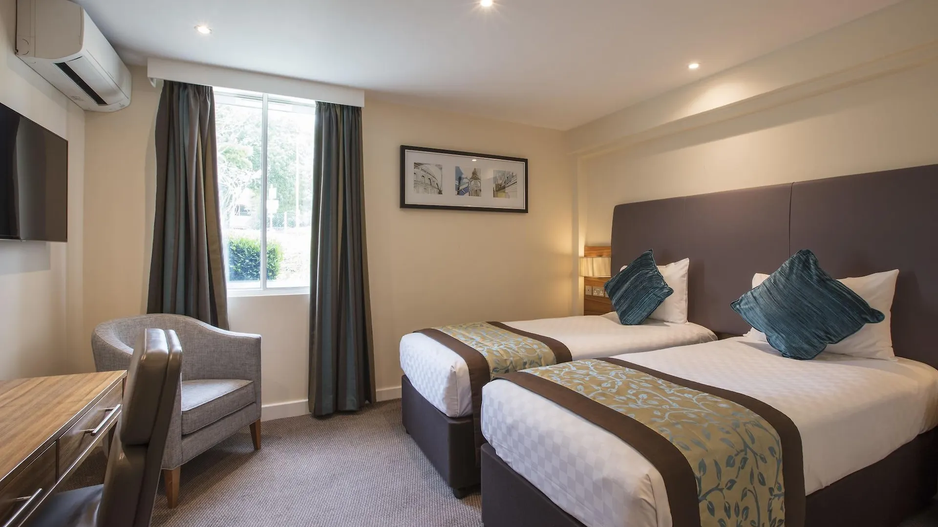 Thistle London Heathrow Terminal 5 Hillingdon Hotel