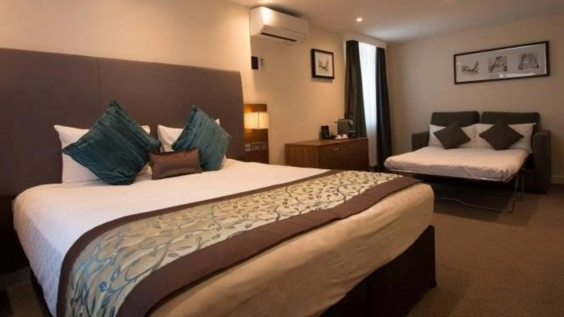 Thistle London Heathrow Terminal 5 Hillingdon Hotel