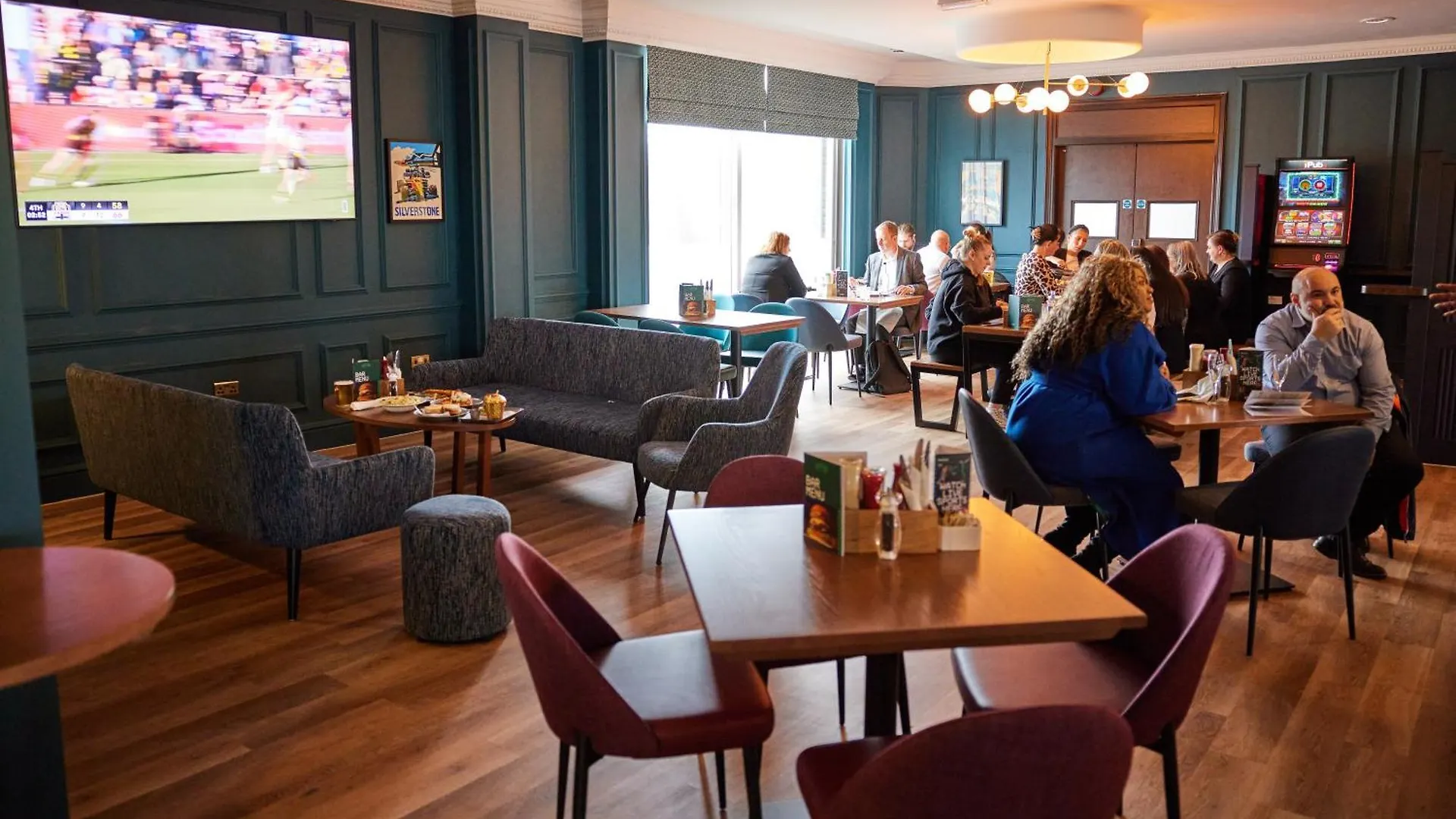 Thistle London Heathrow Terminal 5 Hillingdon 3*,