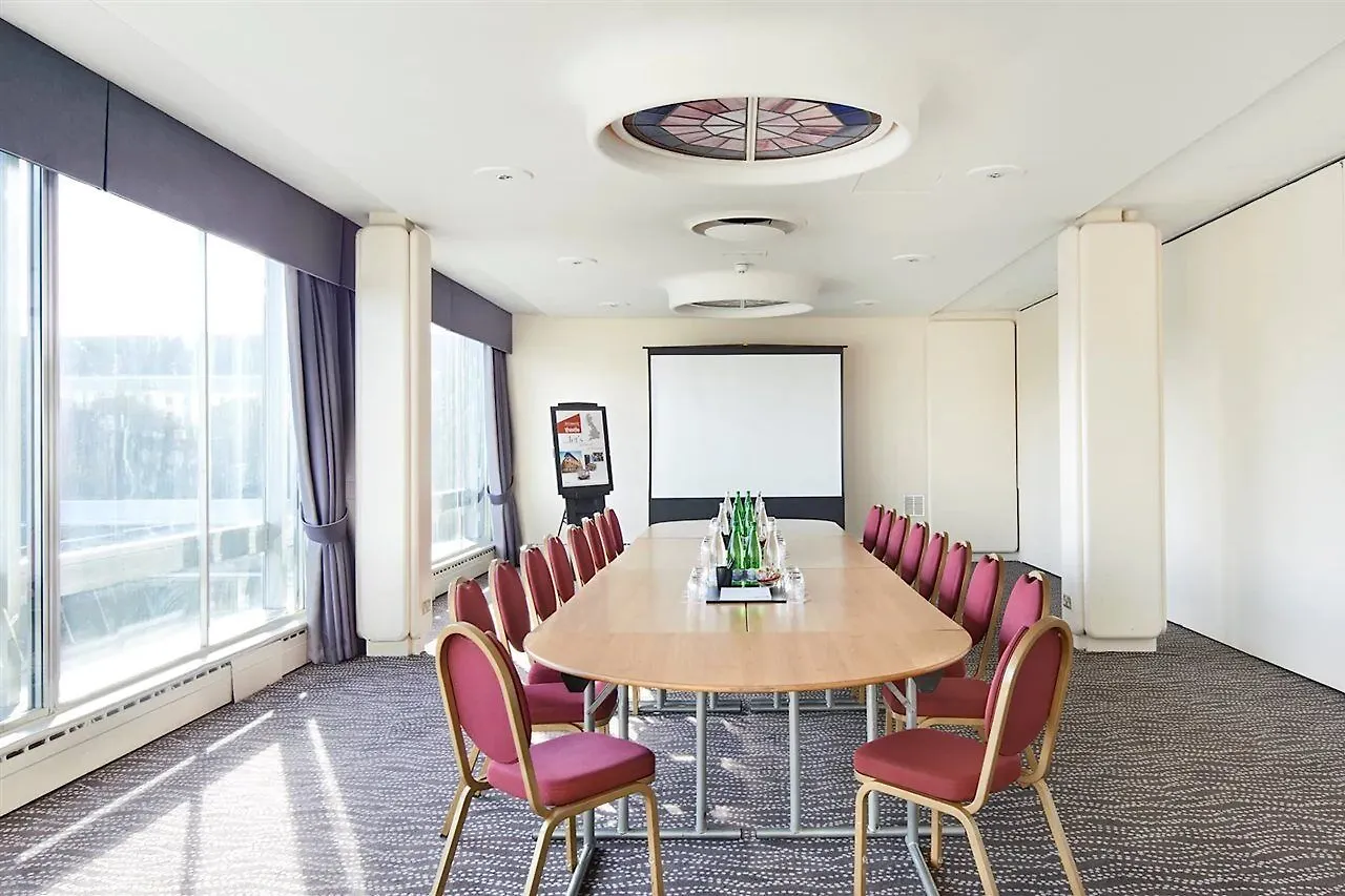 Thistle London Heathrow Terminal 5 Hillingdon Hotel